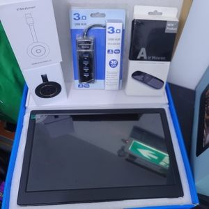 13.3 inch portable monitor with air remote, USB extention cable and mirascreen.